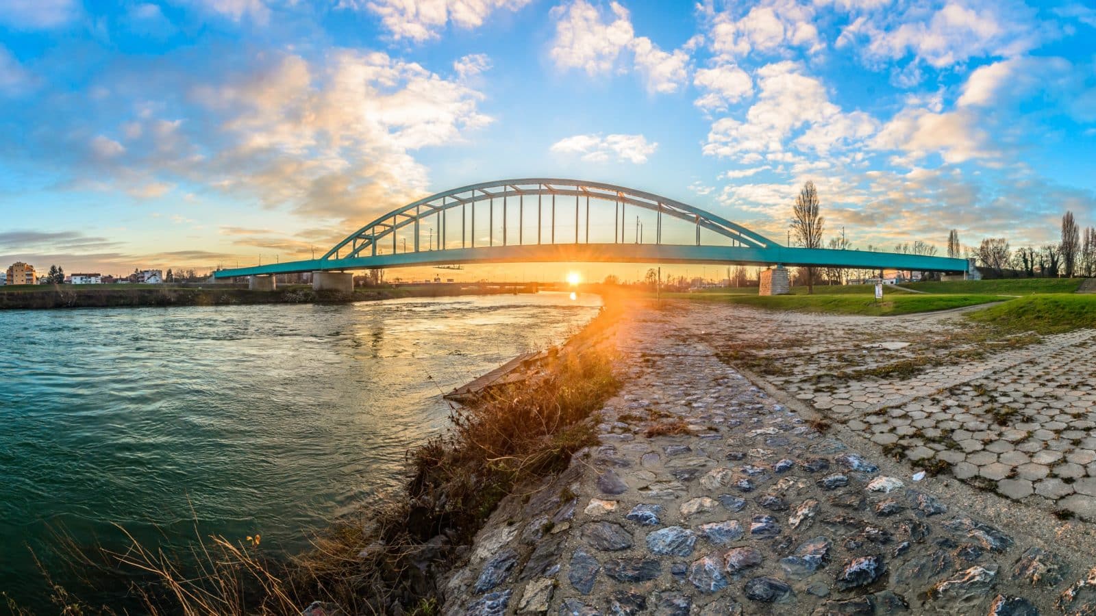 Kada je sagrađen Hendrixov most (Zeleni most) u Zagrebu?