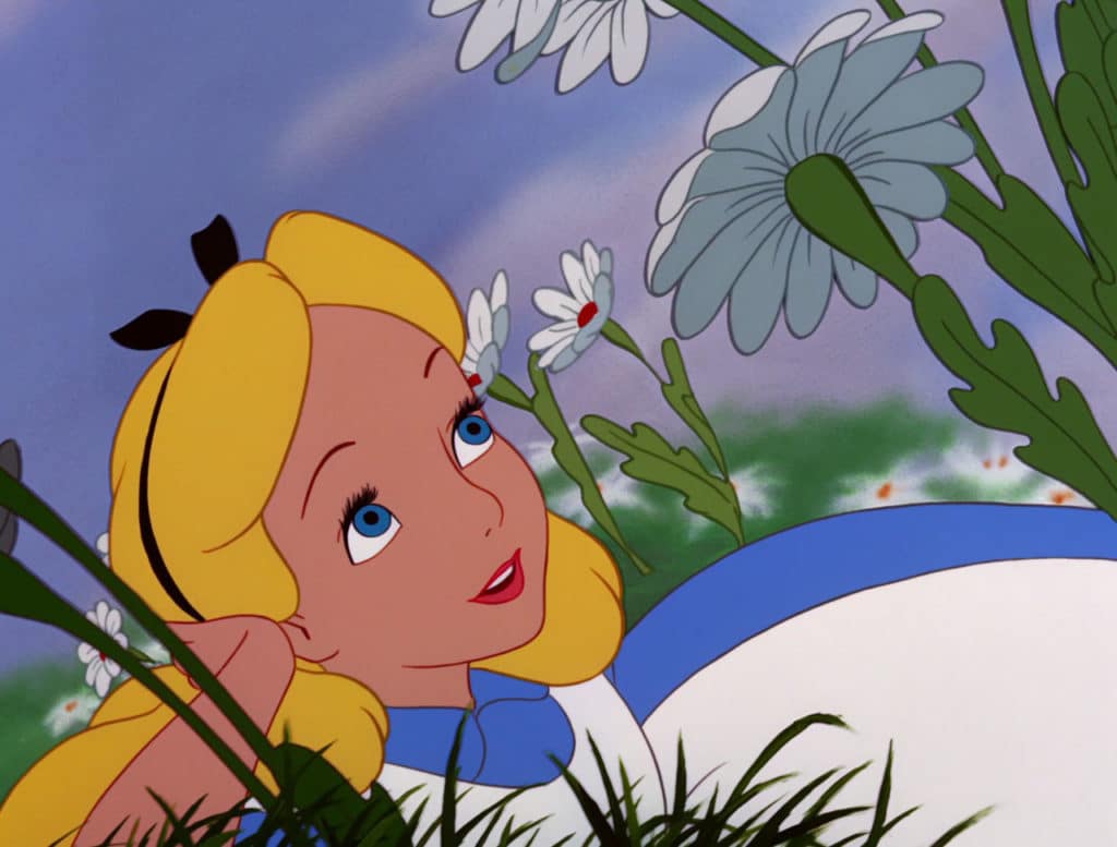 Screenshot Alise iz zemlje čudesa iz trailera za Disneyjev film 1z 1951. godine.