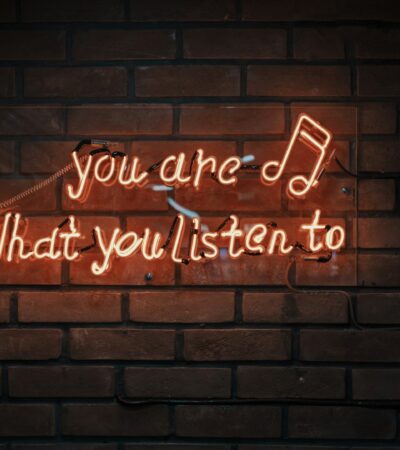 Instrumentalna glazba za fokus i učenje: Radi li zaista?